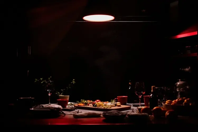 美食博主被曝人设造假，后厨摆拍全程幕后揭秘 - 吃瓜91爆料实锤配图